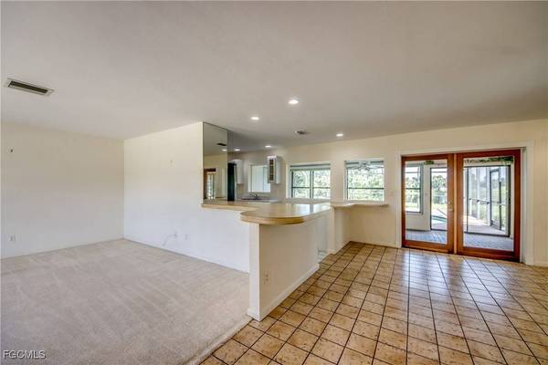 821 SE 41st ST, Cape Coral, FL 33904