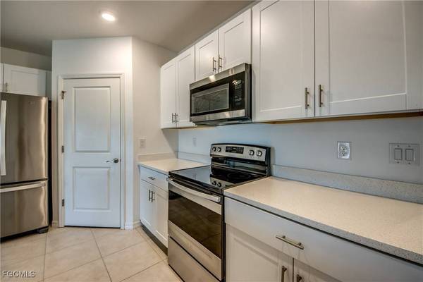 8832 Cascade Price CIR, North Fort Myers, FL 33917