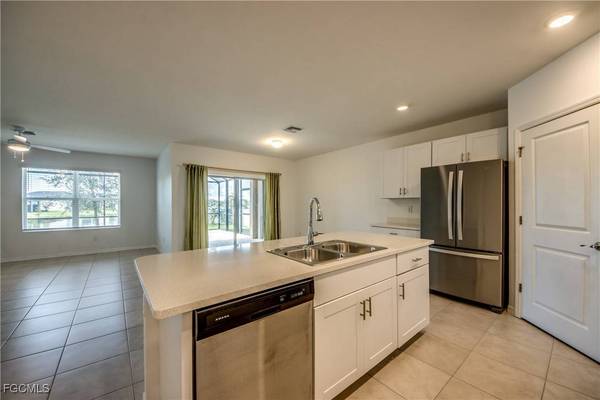 8832 Cascade Price CIR, North Fort Myers, FL 33917