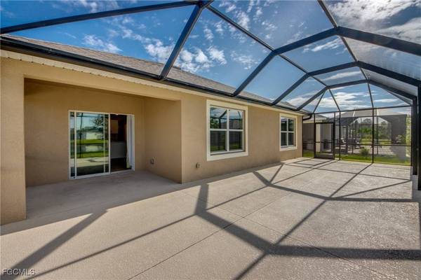 8832 Cascade Price CIR, North Fort Myers, FL 33917