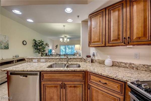 1113 Winding Pines CIR #108, Cape Coral, FL 33909
