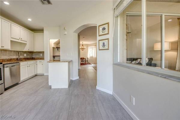 10011 Chiana CIR, Fort Myers, FL 33905