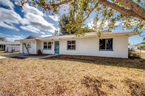 1384 Sourwood CT, North Fort Myers, FL 33917