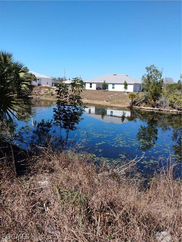 2211 NE 43rd LN, Cape Coral, FL 33909