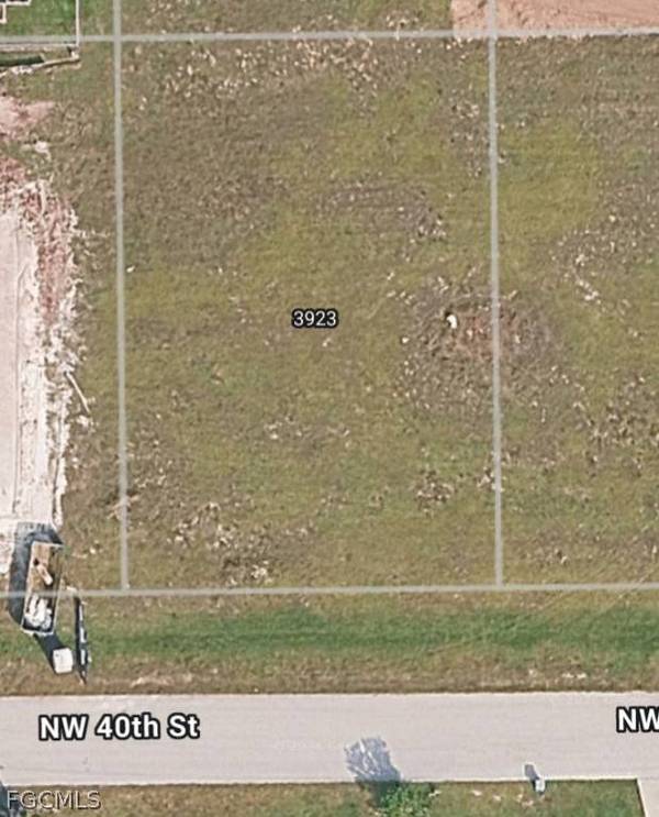 3923 NW 40th ST, Cape Coral, FL 33993