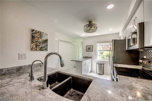 4016 SE 19th AVE #101, Cape Coral, FL 33904