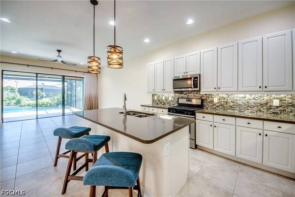 8260 Venetian Pointe DR, Fort Myers, FL 33908
