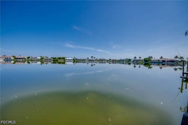 850 SE 1st TER, Cape Coral, FL 33990