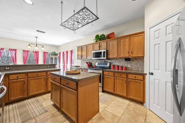 7113 Raintree Way, Denton, TX 76210