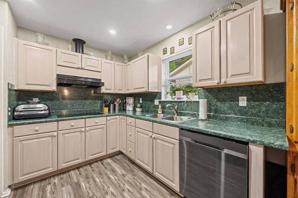 1625 Glenhill Lane, Lewisville, TX 75077