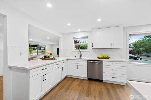 4846 S Kenny ST, Seattle, WA 98118