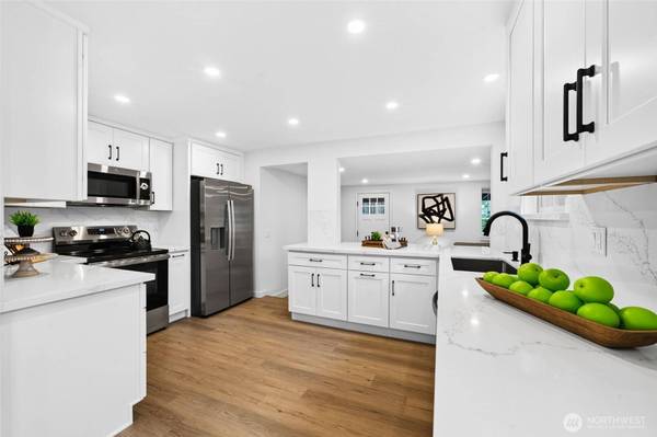 4846 S Kenny ST, Seattle, WA 98118