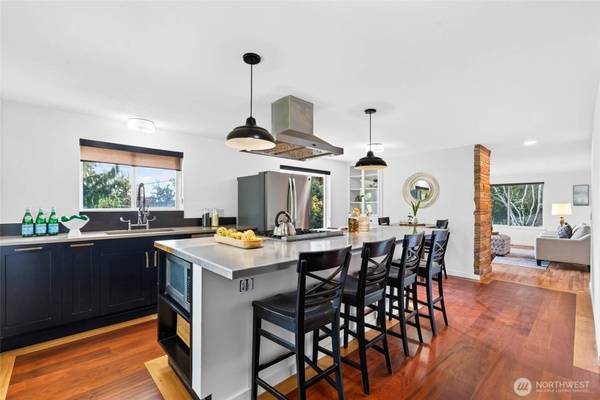 629 SW 3rd PL, Renton, WA 98057
