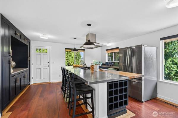 629 SW 3rd PL, Renton, WA 98057
