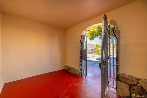 107 Venus ST, San Francisco, CA 94124