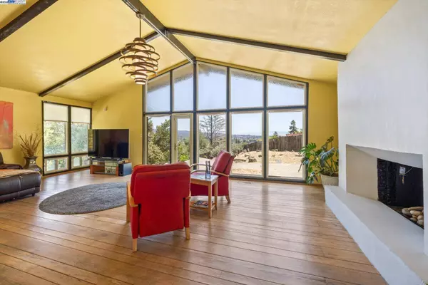 18485 Almond Rd, Castro Valley, CA 94546