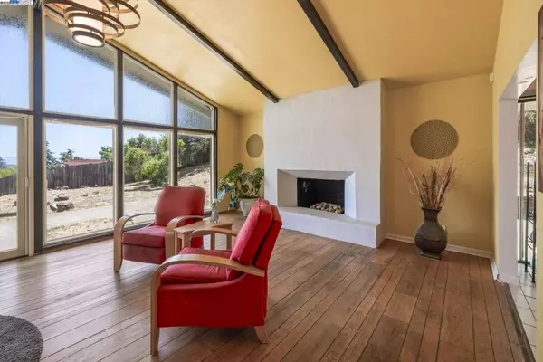 18485 Almond Rd, Castro Valley, CA 94546