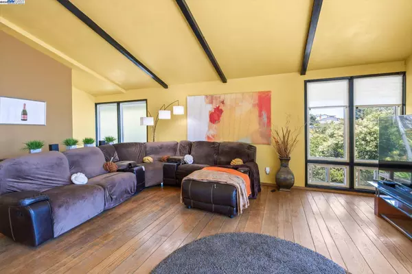 18485 Almond Rd, Castro Valley, CA 94546