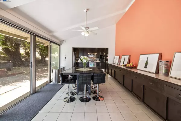 18485 Almond Rd, Castro Valley, CA 94546