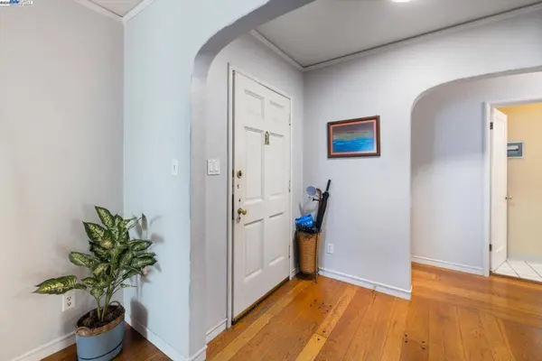 449 Pershing Dr, San Leandro, CA 94577