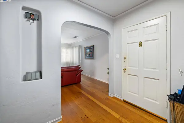 449 Pershing Dr, San Leandro, CA 94577