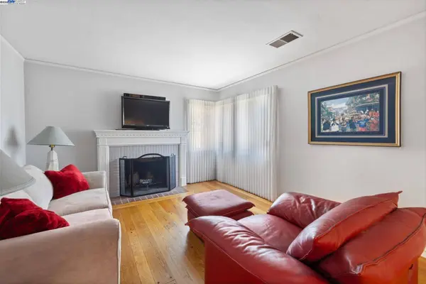 449 Pershing Dr, San Leandro, CA 94577