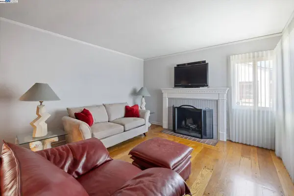449 Pershing Dr, San Leandro, CA 94577