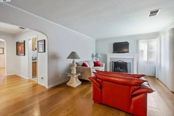 449 Pershing Dr, San Leandro, CA 94577