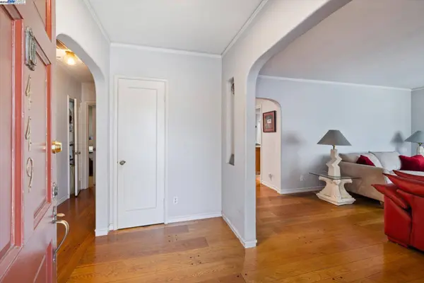 449 Pershing Dr, San Leandro, CA 94577