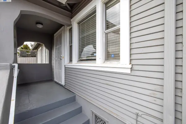 10109 Plymouth St, Oakland, CA 94603