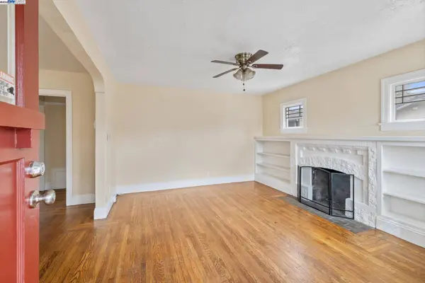 10109 Plymouth St, Oakland, CA 94603