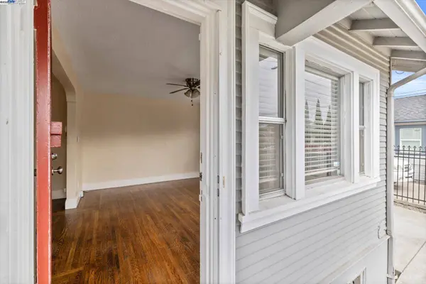 10109 Plymouth St, Oakland, CA 94603