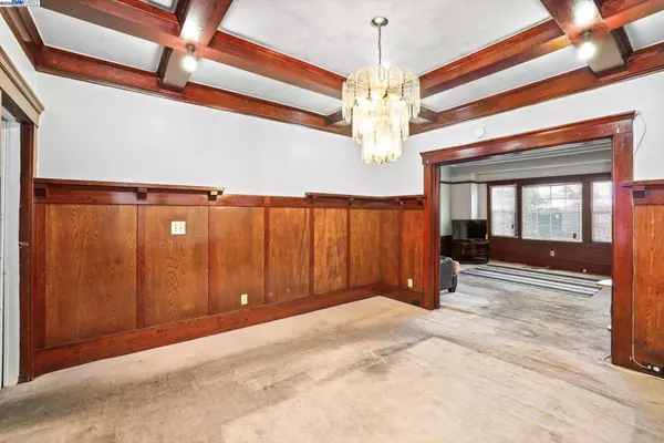 835 Apgar St, Oakland, CA 94608