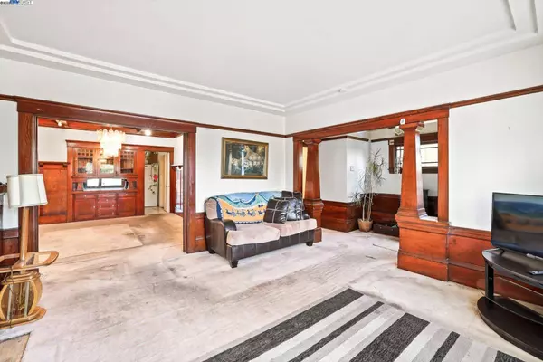 835 Apgar St, Oakland, CA 94608