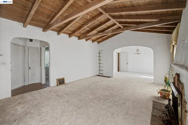 2972 El Monte Ave, Oakland, CA 94605