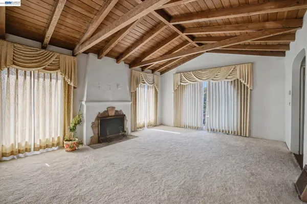 2972 El Monte Ave, Oakland, CA 94605