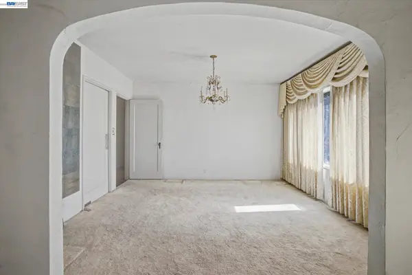 2972 El Monte Ave, Oakland, CA 94605