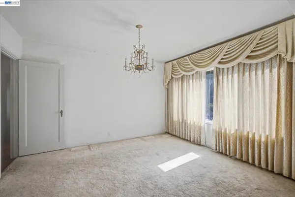 2972 El Monte Ave, Oakland, CA 94605