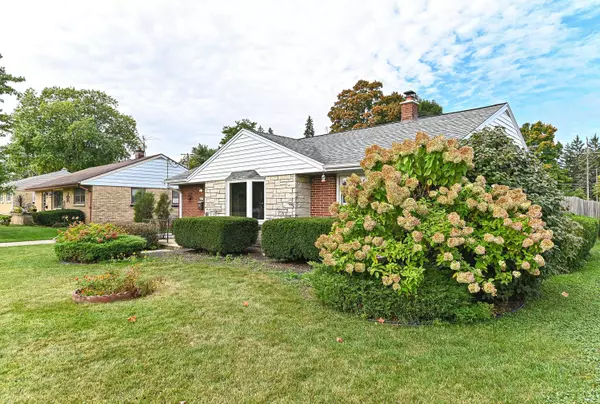 4431 S 67th St, Greenfield, WI 53220