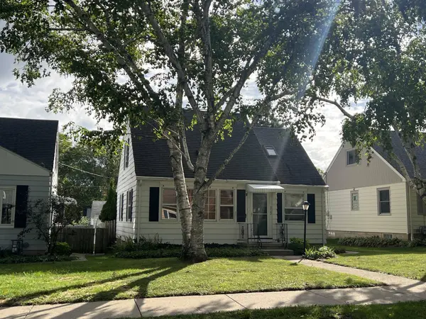 2762 N 82nd St, Milwaukee, WI 53222