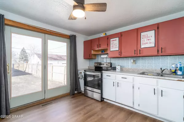 615 7TH ST N, Grand Forks, ND 58203