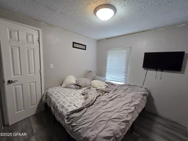 801 RHINEHART DR SE, East Grand Forks, MN 56721