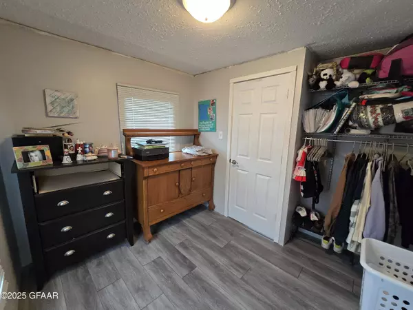 801 RHINEHART DR SE, East Grand Forks, MN 56721