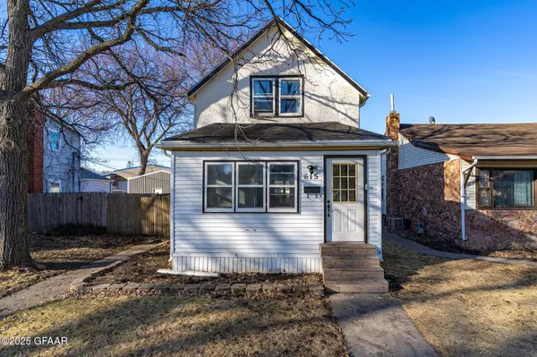 615 7TH ST N, Grand Forks, ND 58203