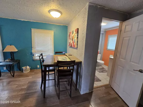 801 RHINEHART DR SE, East Grand Forks, MN 56721