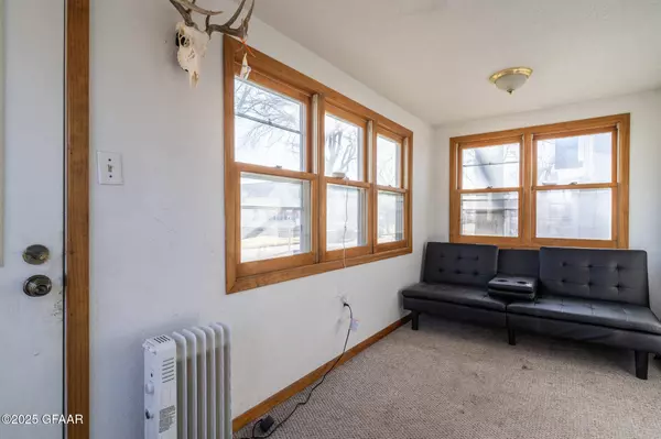 615 7TH ST N, Grand Forks, ND 58203