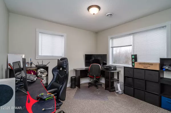 2110 CLEMETSON ST NE, Grand Forks, ND 58203