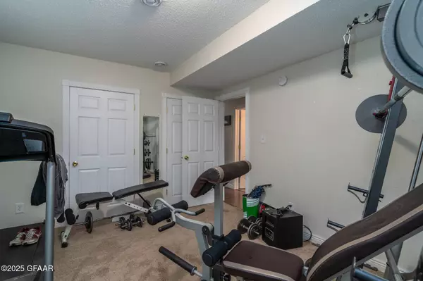 2110 CLEMETSON ST NE, Grand Forks, ND 58203