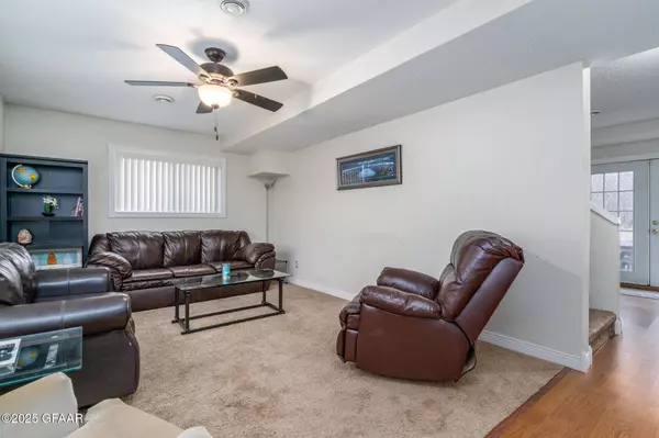 2110 CLEMETSON ST NE, Grand Forks, ND 58203