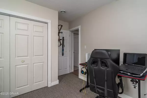 2110 CLEMETSON ST NE, Grand Forks, ND 58203